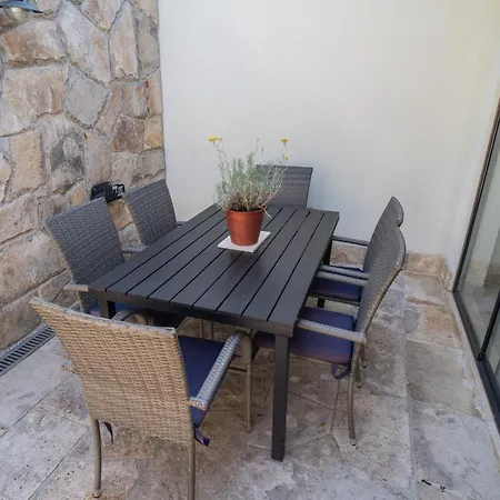 Karlo-arianna Villa