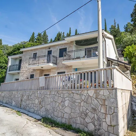 Karlo-arianna Villa